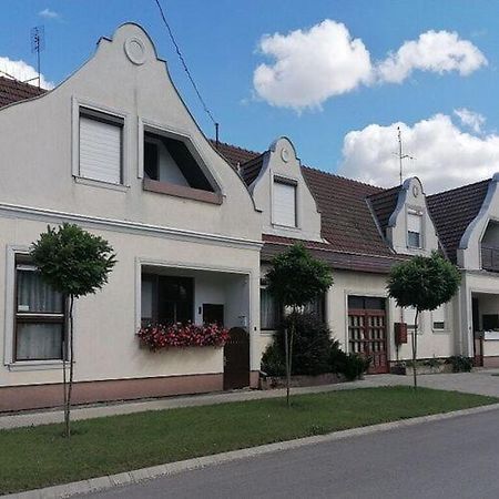 Aranka Apartman Gyula Exteriér fotografie