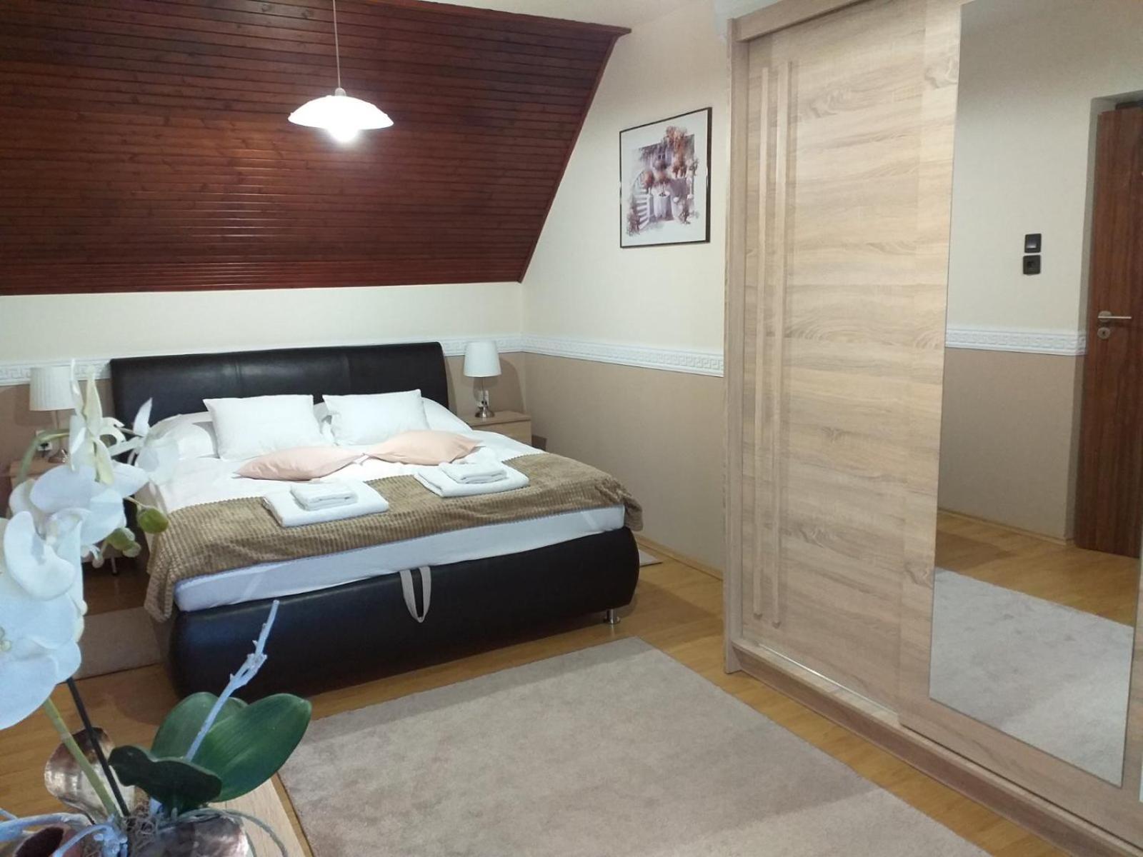 Aranka Apartman Gyula Exteriér fotografie